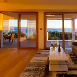아파트 Bel Etage Amora Luxury Seaview With Pool 스플리트